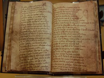Doble página de un manuscrito del Cantar de Mío Cid