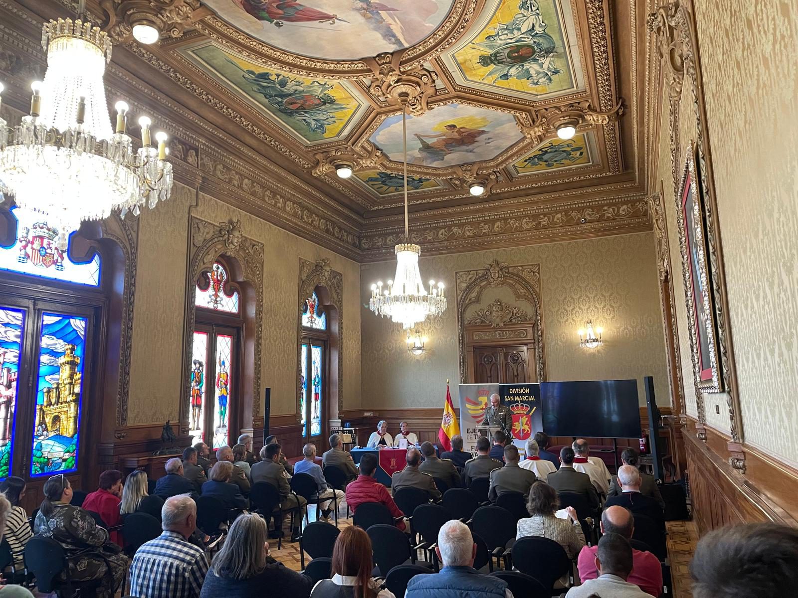 Lectura continuada del Cantar de Mío Cid en el edificio de Capitanía de Burgos