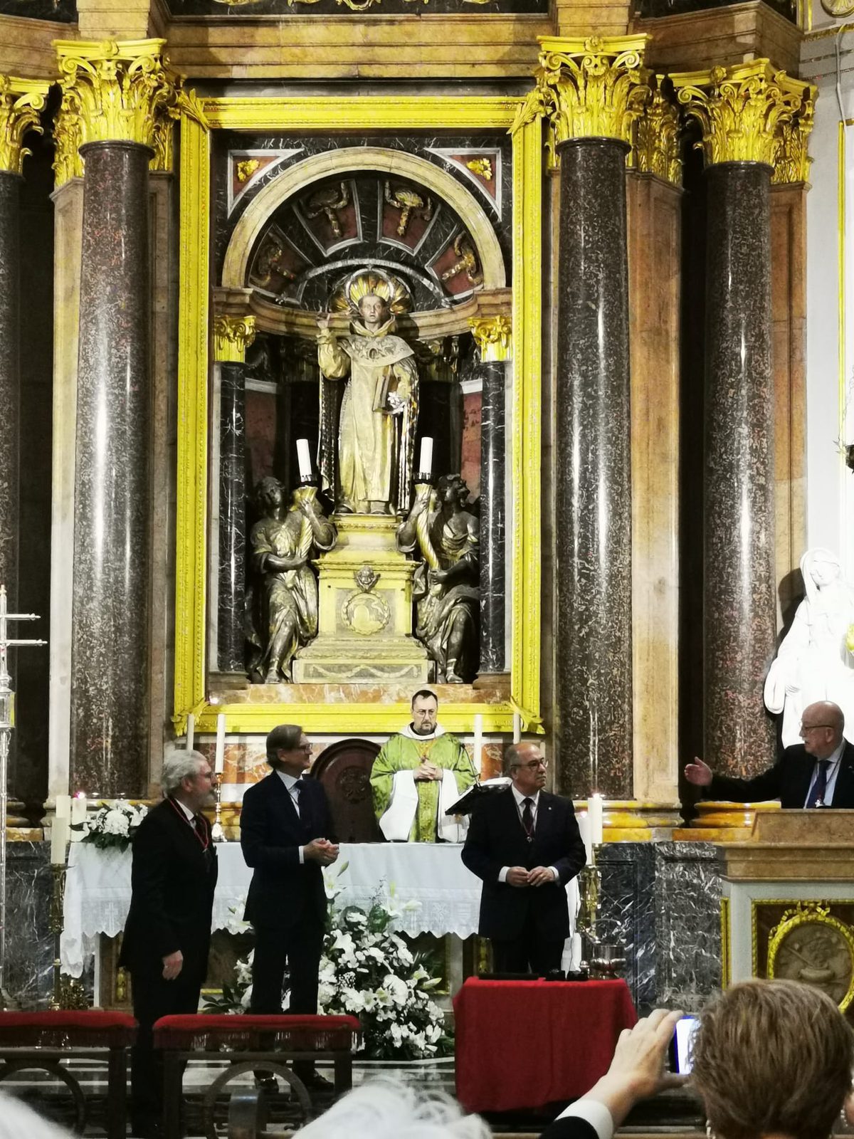 Homenaje floral a la Virgen de los Desamparados